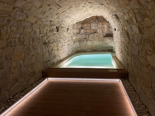 Stone House with Private Spa and Unique Jacuzzi