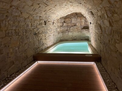 Stone House with Private Spa and Unique Jacuzzi