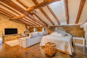 5 bedrooms, free WiFi, bed sheets