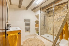 Shower, free toiletries, hair dryer, bathrobes