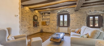 Holiday Home 'Casa Rural Con Spa En La Bodega' with Mountain View and Wi-Fi