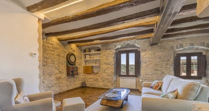 Casa de vacaciones 'Casa Rural Con Spa En La Bodega' con vistas a la montaña y Wi-Fi