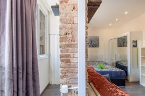 1 bedroom, iron/ironing board, free WiFi, bed sheets - Apartment 'Studio Near Park Güell' with Wi-Fi and Air Conditioning (Barcelona)