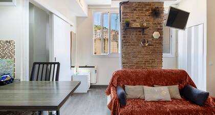 Apartment 'Studio Near Park Güell' with Wi-Fi and Air Conditioning