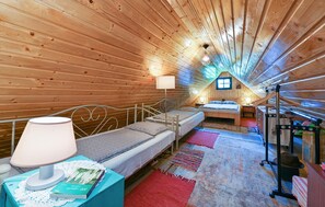 2 bedrooms, travel cot, free WiFi, bed sheets