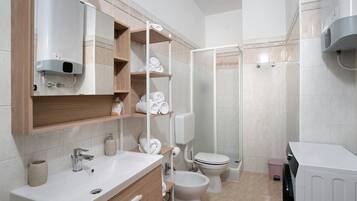 Doccia, asciugacapelli, asciugamani