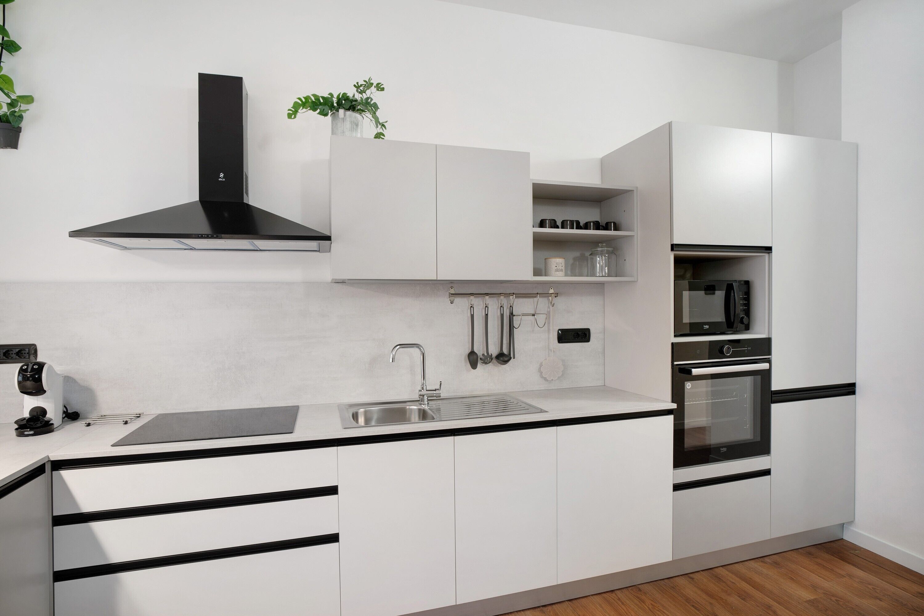 Refrigerador, microondas, horno, placa de cocina