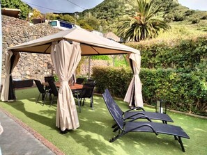Outdoor dining - Vacation Home 'El Portillo 1' with Private Terrace, Private Garden and Wi-Fi (Buenavista del Norte)