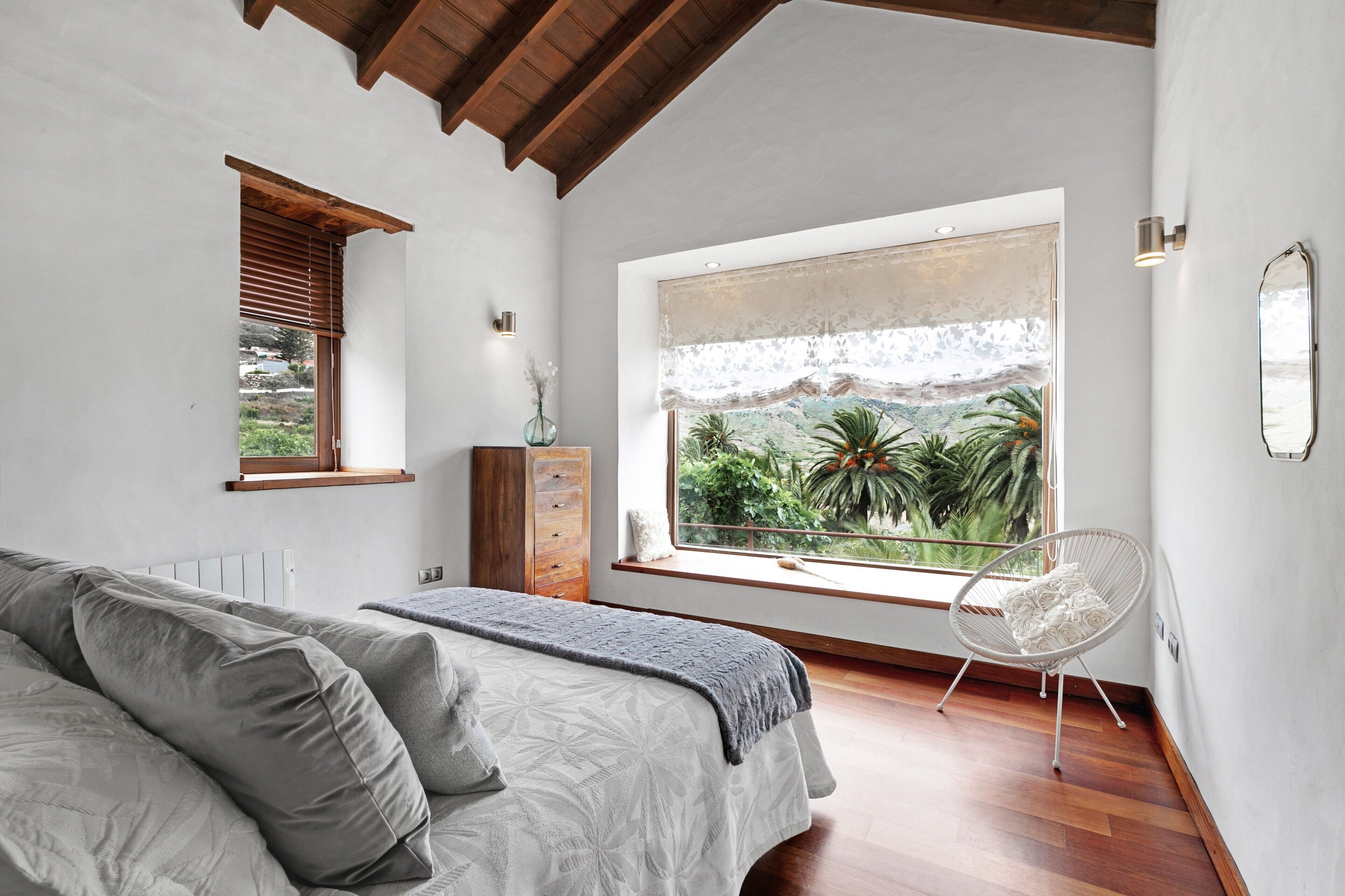 2 bedrooms, iron/ironing board, free WiFi