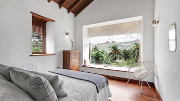 2 bedrooms, iron/ironing board, free WiFi