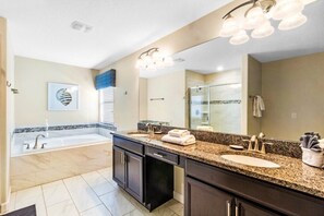 Hair dryer, towels - Resort South-facing Pool Home near Disney (Davenport)