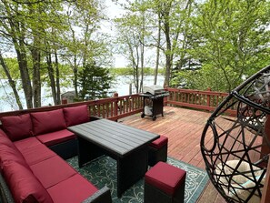 Outdoor dining - Lakefront Poconos Serenity-Hot Tub/Kayaks/FirePit (Tobyhanna)