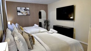 4 bedrooms, travel cot, free WiFi, bed sheets - Lakefront Poconos Serenity-Hot Tub/Kayaks/FirePit (Tobyhanna)