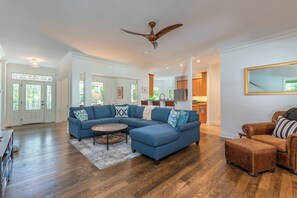 Smart TV, DVD player, books, offices