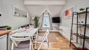 Dining - Central Portrush Penthouse Retreat (Portrush)