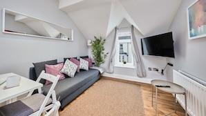 Living area - Central Portrush Penthouse Retreat (Portrush)