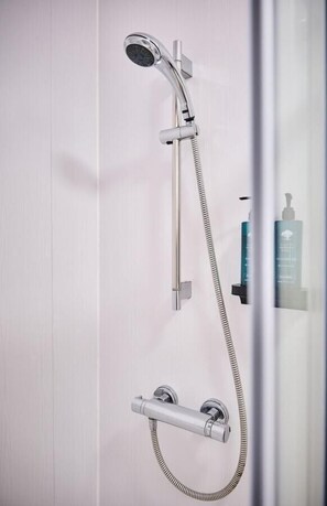 Hair dryer, towels - Central Portrush Penthouse Retreat (Portrush)