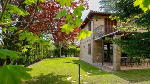 Exterior - Wonderful  villa for 9 guests with A/C, WIFI, TV, terrace and pets allowed (Balatonfüred)