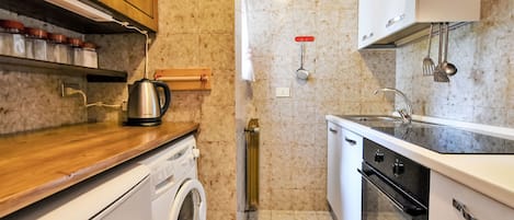 Fridge, oven, toaster, highchair