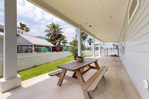 屋外ダイニングエリア