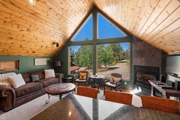 Smart-tv en een open haard