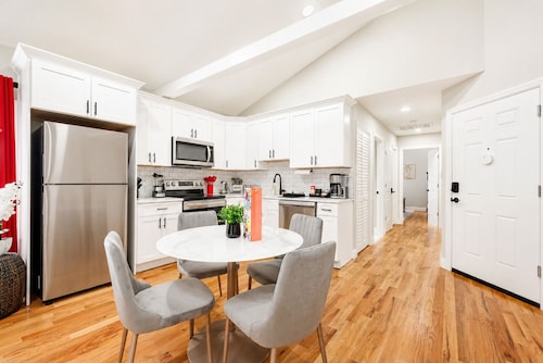 Private 1BR Apt, 2BD 1BA, Sleeps 5, Clean & Reliable, Near NYC