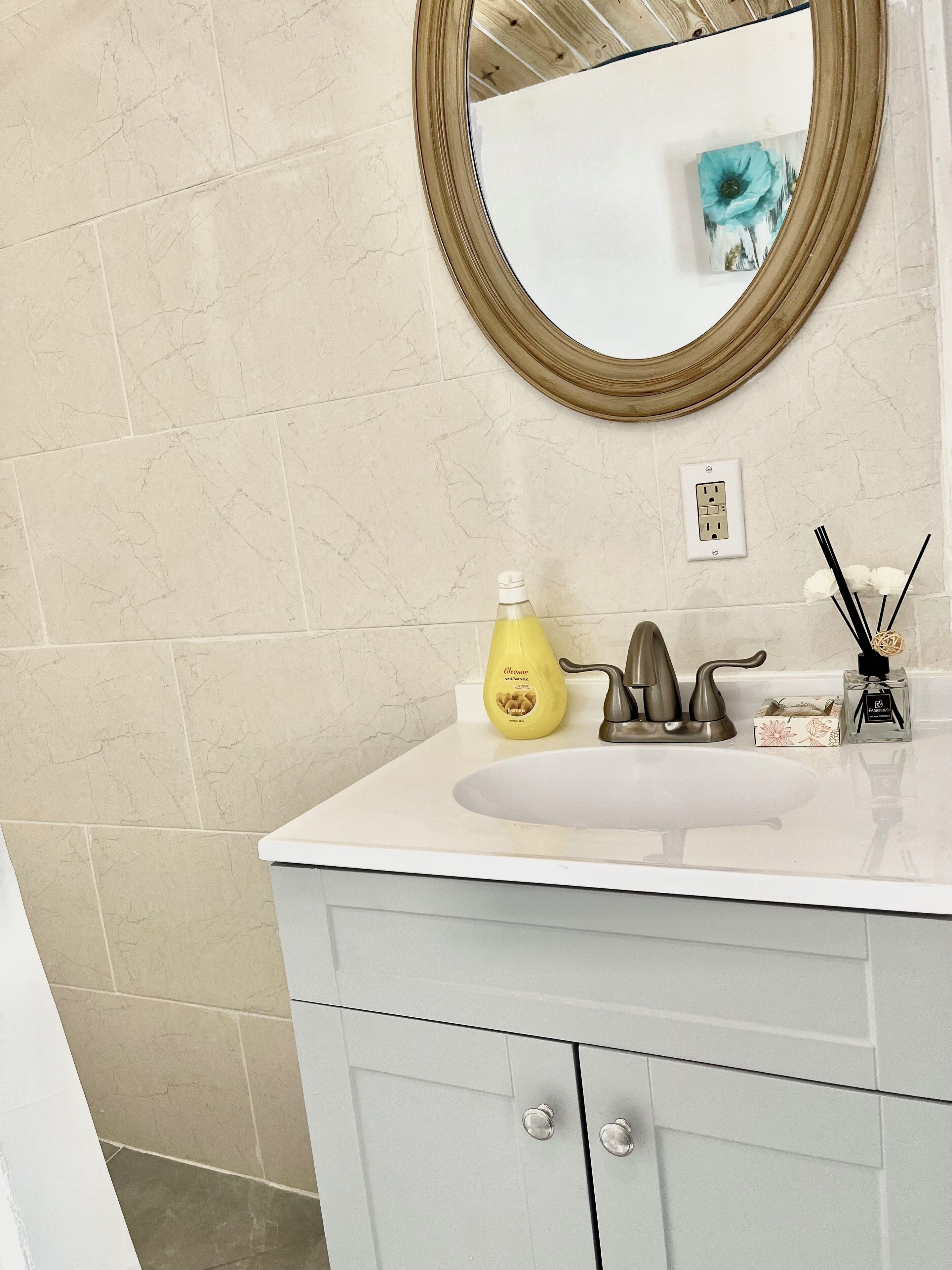 Asciugacapelli, asciugamani, sapone, carta igienica