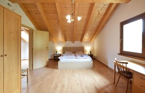 4 bedrooms, free WiFi, bed sheets