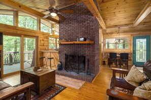 Smart TV, fireplace, DVD player