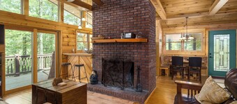 Cabin in the mountains with hot tub!
