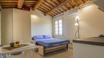 1 bedroom, travel crib, free WiFi