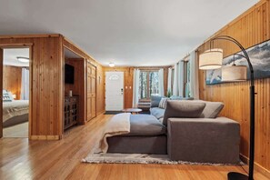 2 bedrooms, WiFi, bed sheets - Shanty Creek Family Retreat, Resort Pool,Ski,Golf (Bellaire)