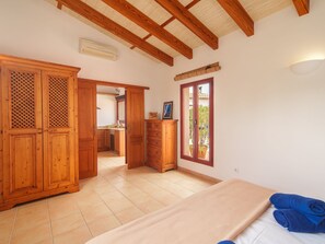 4 Schlafzimmer, Schreibtisch, Internetzugang