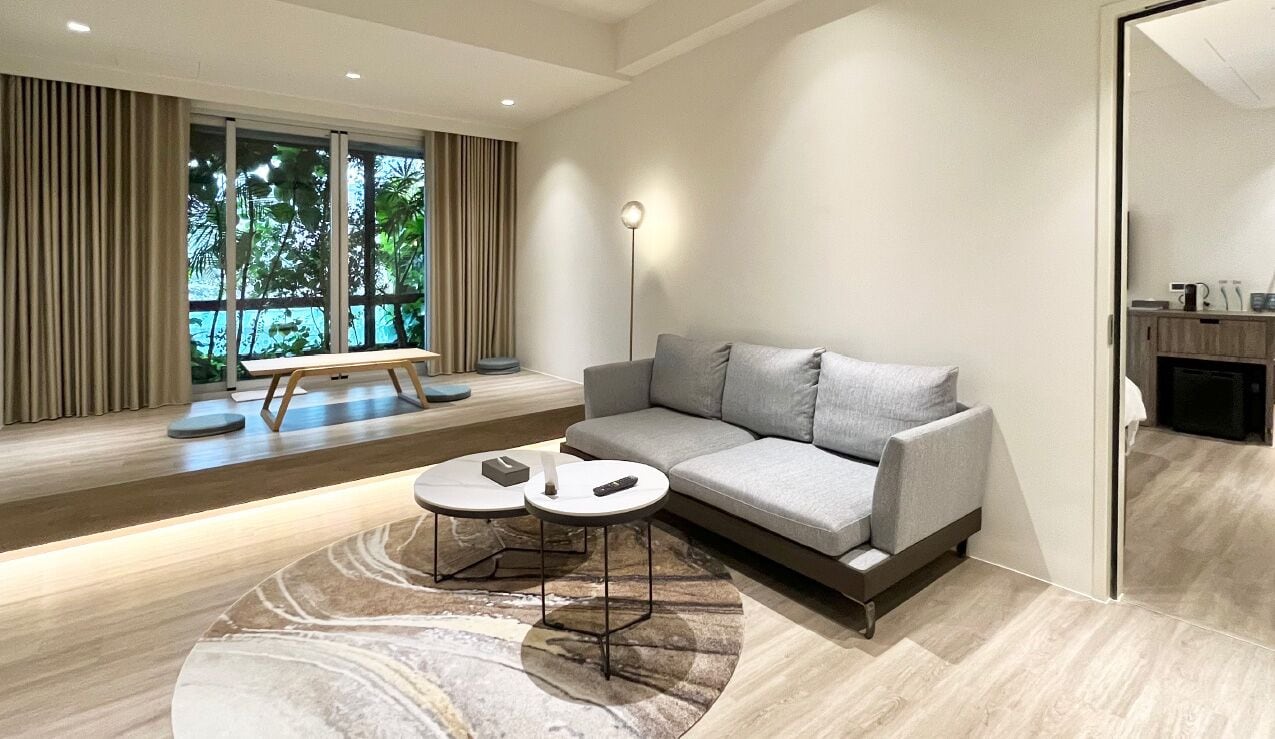 Suite Deluxe | Coin séjour | Télévision LED de 50 pouces avec chaînes numériques, Netflix