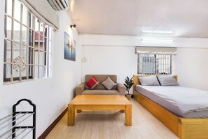 1 bedroom, WiFi - Apartment with window, 5 minutes to district 1 (binh thanh)