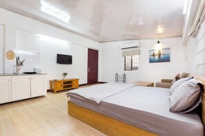 1 bedroom, WiFi - Apartment with window, 5 minutes to district 1 (binh thanh)