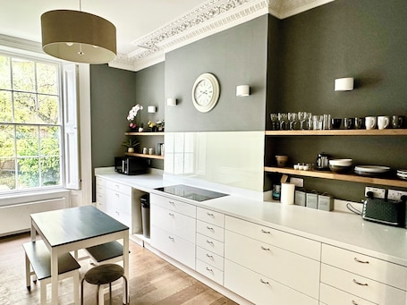 Standard Apartment | Private kitchen. The Mornington Star Apartments