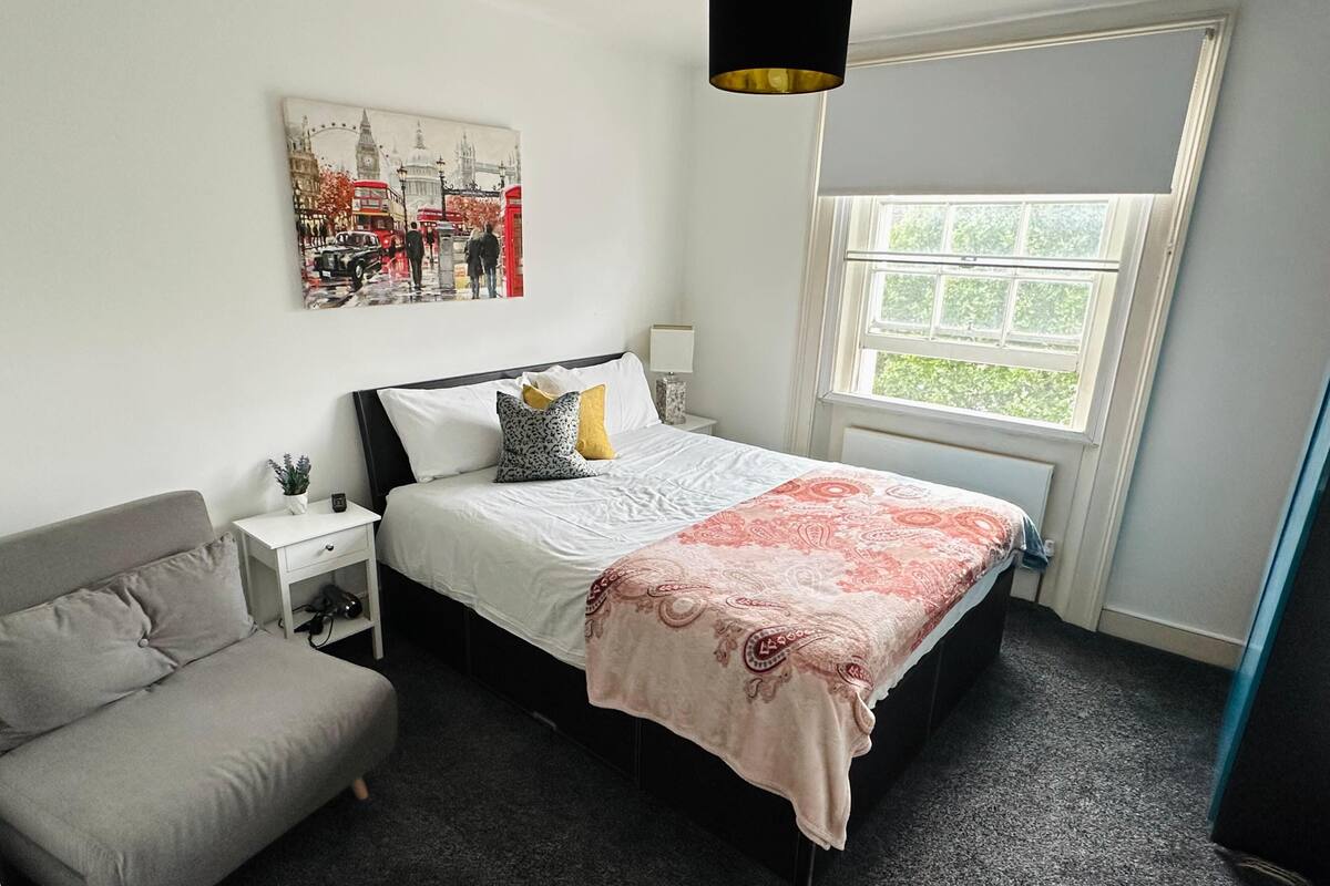 Family Apartment, 3 Bedrooms, 2 Bathrooms | 2 bedrooms, free WiFi, bed sheets