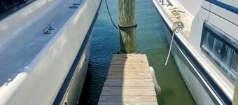 Floating 2 bed 2 bath condo stunning views of the bay 