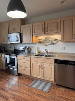 Fridge, microwave, oven, stovetop - Oceanfront🔹Abundant Wildlife Viewing Opportunities🔹Local Native Owners (Ketchikan)
