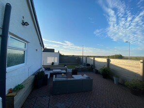 Terrace/patio - Prestatyn 2-Bed Bungalow, Sleeps 5 with Hot Tub (Prestatyn)