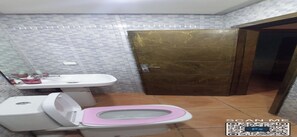 Douche, sèche-cheveux, serviettes fournies