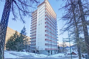 Property Building - Starkeeper Apartment Ski Base with Balcony Views, Pragelato, Italy (Pragelato)