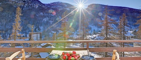 屋外ダイニングエリア