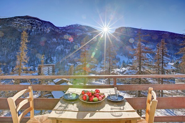 Outdoor dining - Starkeeper Apartment, Pragelato, Italy (Pragelato)