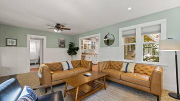 Een smart-tv en een open haard