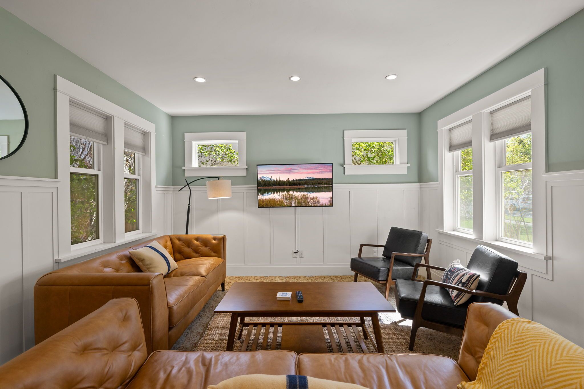 Een smart-tv en een open haard