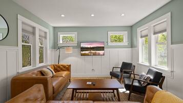 Een smart-tv en een open haard