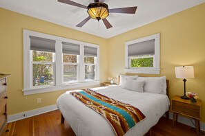 3 camere, una scrivania, ferro/asse da stiro, culla da viaggio