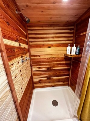 Dusche, Handtücher, Seife, Shampoo